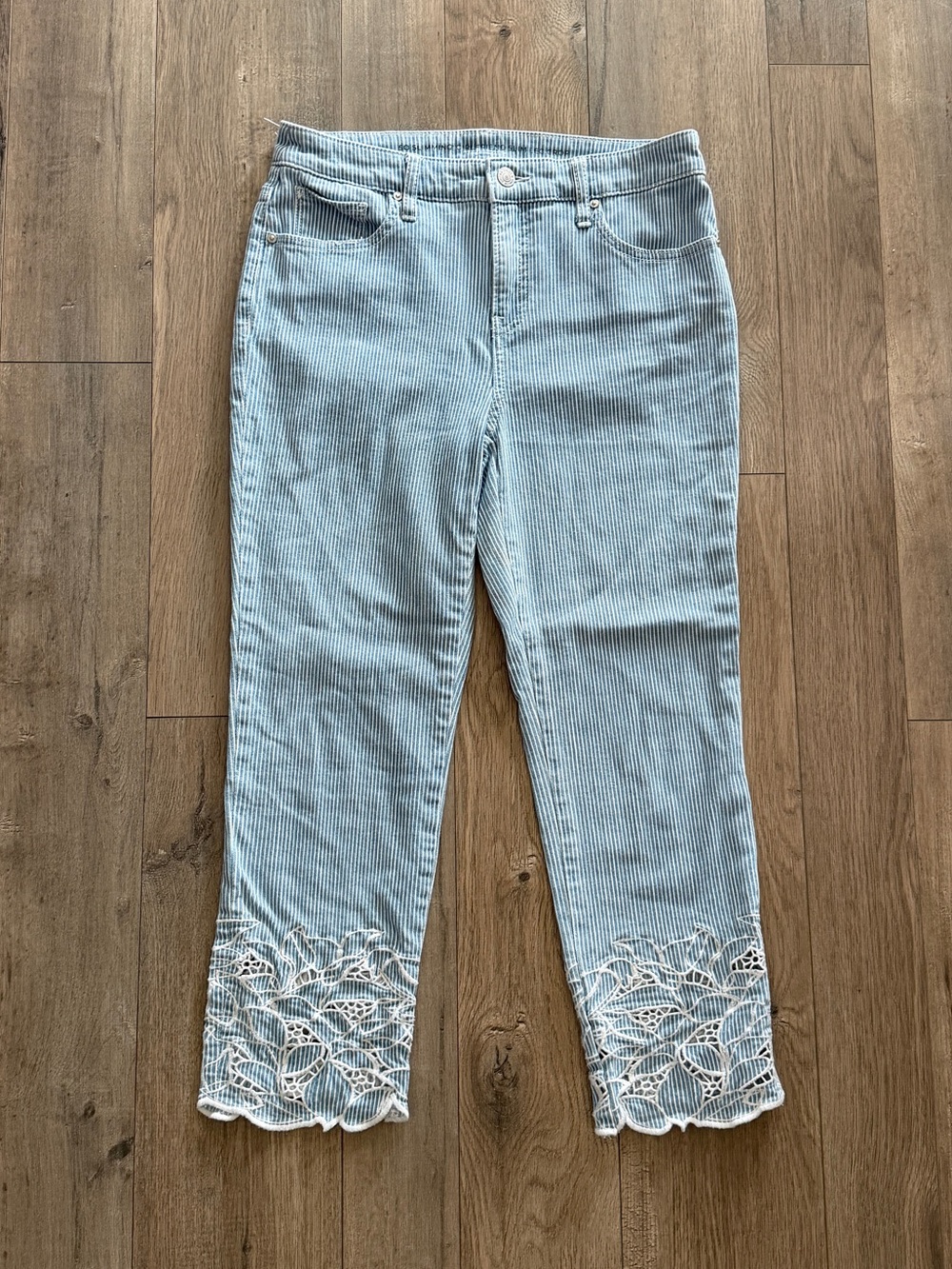 Light Blue Pin Striped Slim Leg Cropped Jeans with Embroidered Hem Size 4